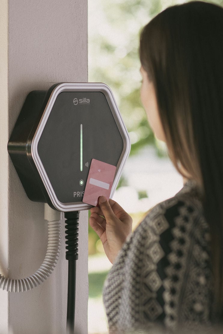 Prism Solar RFID Trifase 22 kW - Colonnina di ricarica