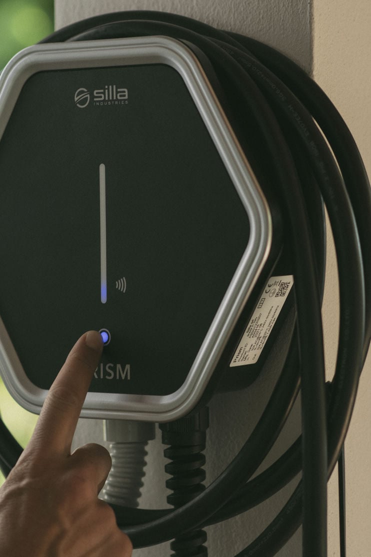 Prism Solar RFID Trifase 22 kW - Colonnina di ricarica